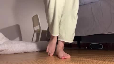 Snapshot of hola_sunflower chatting on 12.14.25 amy online show from 12.14.25