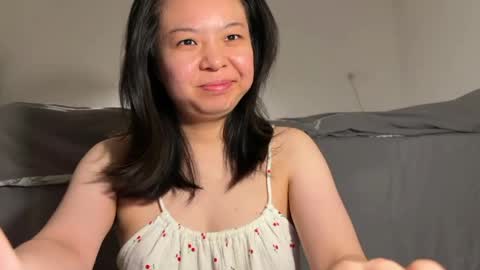 Snapshot of hola_sunflower chatting on 05.11.26 amy online show from 05.11.26