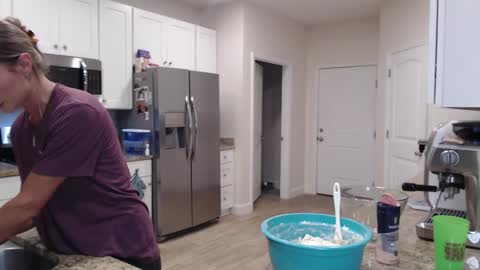 Holi Hurricane online show from 09.18.25