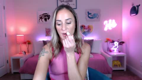 Holi Hurricane online show from 10.11.25