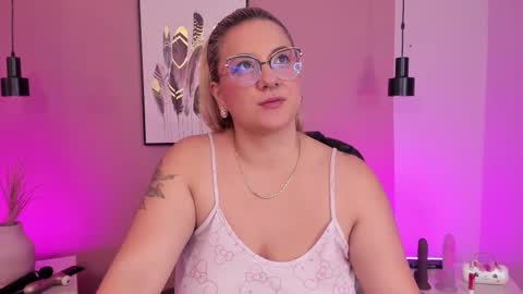 Hollie online show from 10.11.25