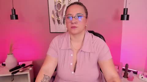 Hollie online show from 10.18.25