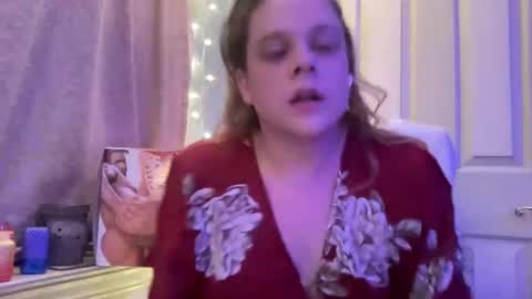 Snapshot of holly23hopefull chatting on 12.18.24 Hollys Drive threw Side Of CB. online show from 12.18.24