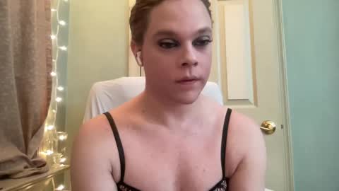 Snapshot of holly23hopefull chatting on 01.01.25 Hollys Drive threw Side Of CB. online show from 01.01.25