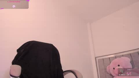 holly_16 online show from 03.23.26