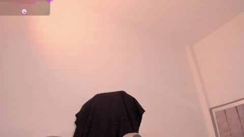 Snapshot of holly_16 chatting on 05.19.26 holly_16 online show from 05.19.26