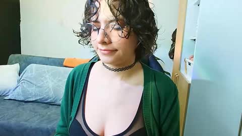 Holly and Honey online show from 09.19.25