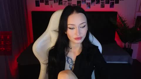 Snapshot of holly_berryy_ chatting on 09.13.25 holly_berryy_ online show from 09.13.25