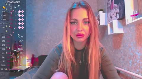 holly_molly8 online show from 12.13.24