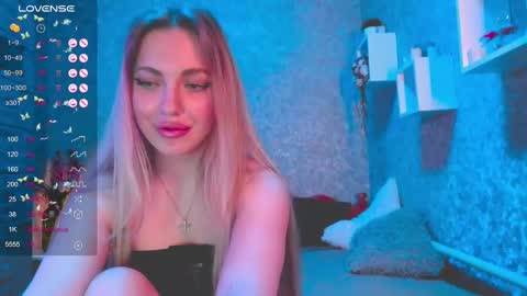 holly_molly8 online show from 12.19.24