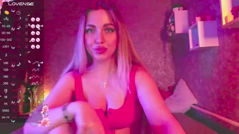 holly_molly8 online show from 01.05.25