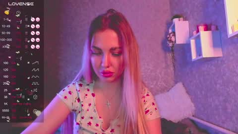 holly_molly8 online show from 01.13.25