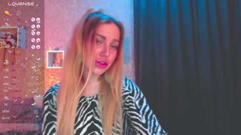 holly_molly8 online show from 01.17.25