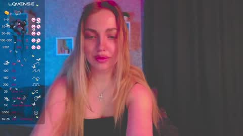 holly_molly8 online show from 01.23.25