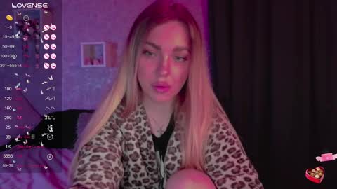 holly_molly8 online show from 02.10.25