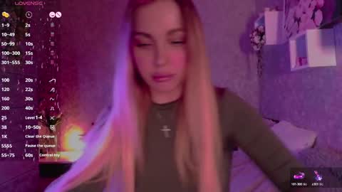 holly_molly8 online show from 03.03.25