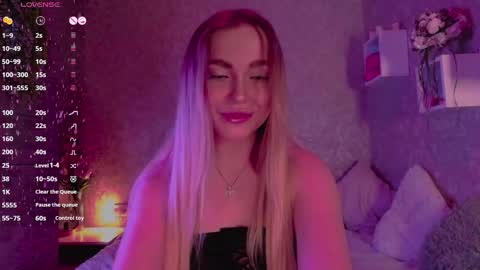holly_molly8 online show from 03.06.25