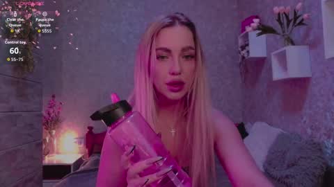 holly_molly8 online show from 09.10.25