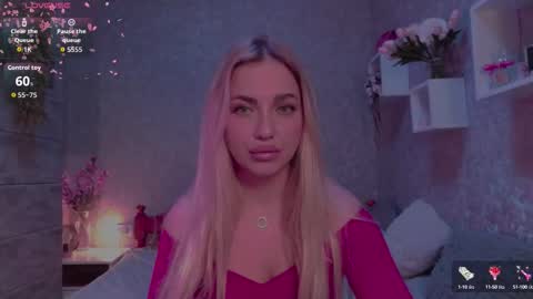 holly_molly8 online show from 10.12.25