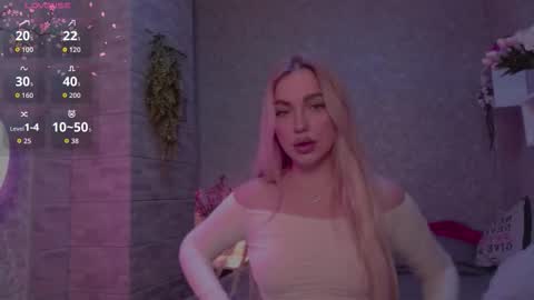 holly_molly8 online show from 10.13.25