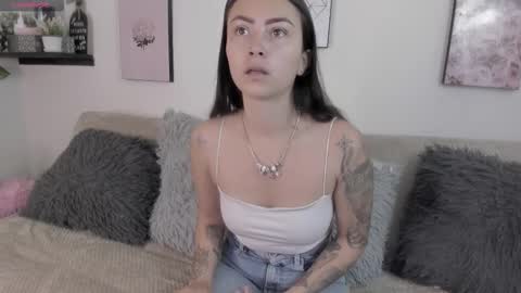 Snapshot of holly_rose69 chatting on 10.20.25 Holly online show from 10.20.25