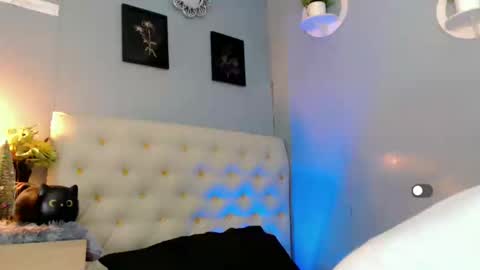 Snapshot of holly_sunshine69 chatting on 12.09.24 Apple online show from 12.09.24