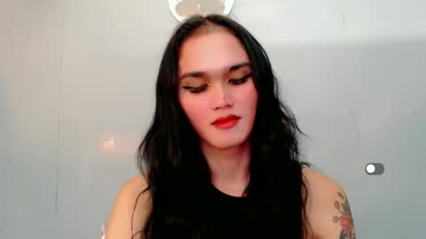 Snapshot of holly_sunshine69 chatting on 01.11.25 Apple online show from 01.11.25