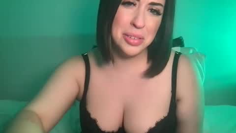 Holly Hox online show from 02.10.25