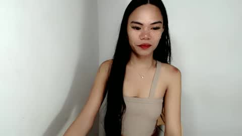 Snapshot of hollyhalo chatting on 10.18.25 hollyhalo online show from 10.18.25