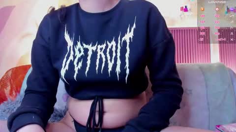 Snapshot of hollyhill_ chatting on 09.24.25 Holly online show from 09.24.25