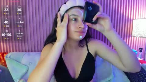 Snapshot of hollyhill_ chatting on 10.10.25 Holly online show from 10.10.25