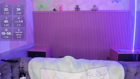 Snapshot of hollyhill_ chatting on 10.28.25 Holly online show from 10.28.25