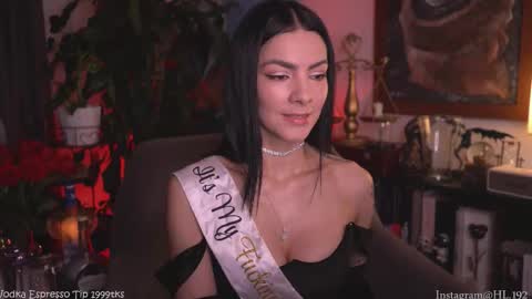 Holly Linder online show from 10.18.25