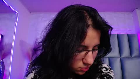 hollypeach_ online show from 12.19.25