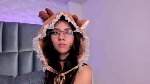 hollypeach_ online show from 12.22.25