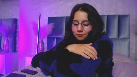 hollypeach_ online show from 03.23.26