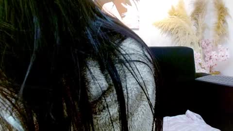 Holly online show from 01.04.25