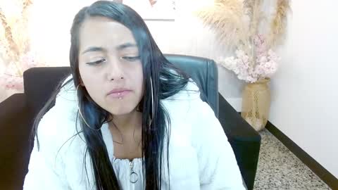 Holly online show from 01.08.25