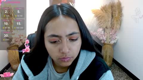 Holly online show from 02.04.25