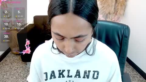 Holly online show from 02.08.25