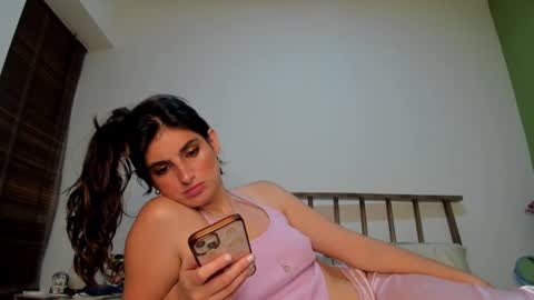 hollyshit_ online show from 12.07.24