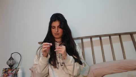 hollyshit_ online show from 01.28.25