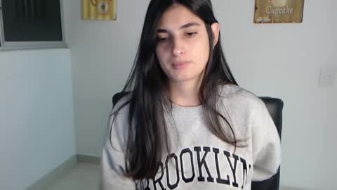 hollyshit_ online show from 02.14.25