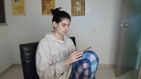 hollyshit_ online show from 10.24.25