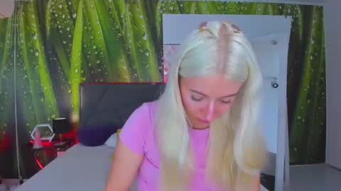 HollyTaillor online show from 09.29.25