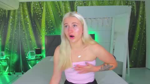 HollyTaillor online show from 10.01.25