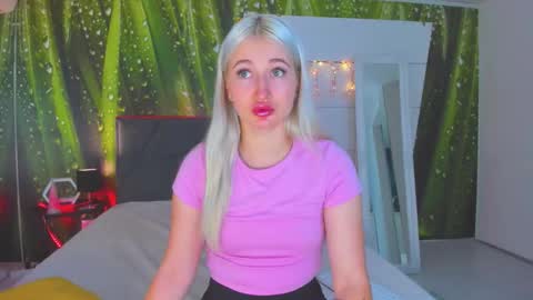 HollyTaillor online show from 10.06.25