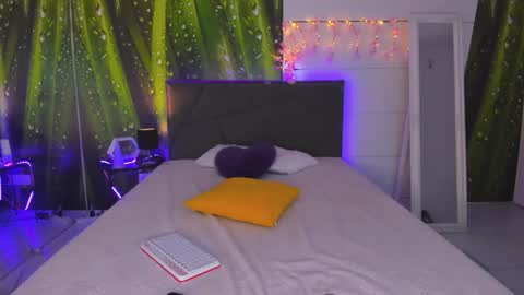 HollyTaillor online show from 10.16.25