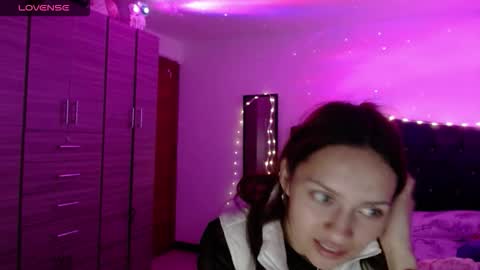 Snapshot of holy_juli2 chatting on 09.18.25 Juli online show from 09.18.25