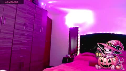 Snapshot of holy_juli2 chatting on 10.23.25 Juli online show from 10.23.25